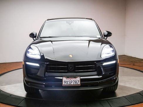 Certified 2026 Porsche Macan AWD/4WD image 3