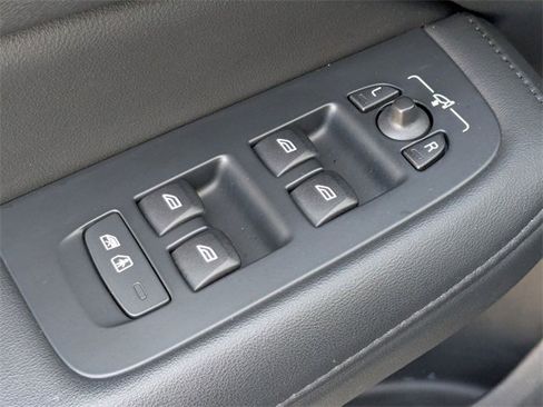 Used 2023 Volvo V60 B5 Cross Country Plus w/ Climate Package image 24