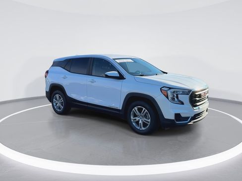 Used 2022 GMC Terrain SLE image 2