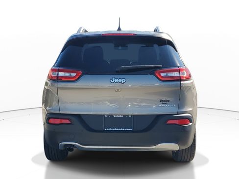 Used 2018 Jeep Cherokee Limited FWD image 5
