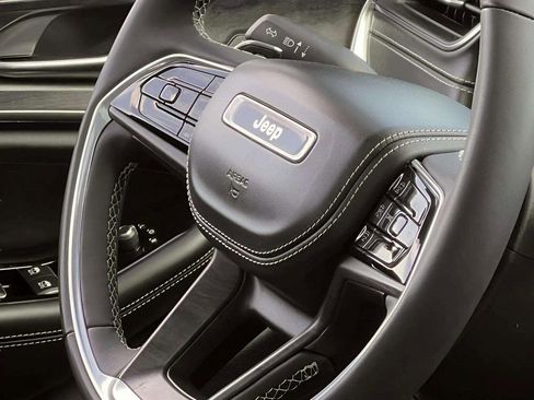 Used 2022 Jeep Grand Cherokee Overland AWD/4WD image 35