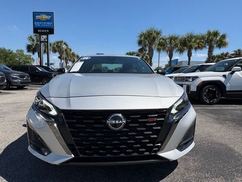 Used 2024 Nissan Altima 2.5 SR FWD image 3