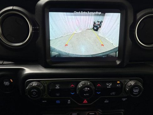 Used 2022 Jeep Wrangler Unlimited Sahara AWD/4WD image 22