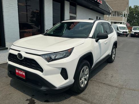 Used 2021 Toyota RAV4 LE AWD/4WD image 2