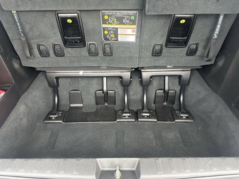 Used 2019 Toyota Sienna Limited image 6