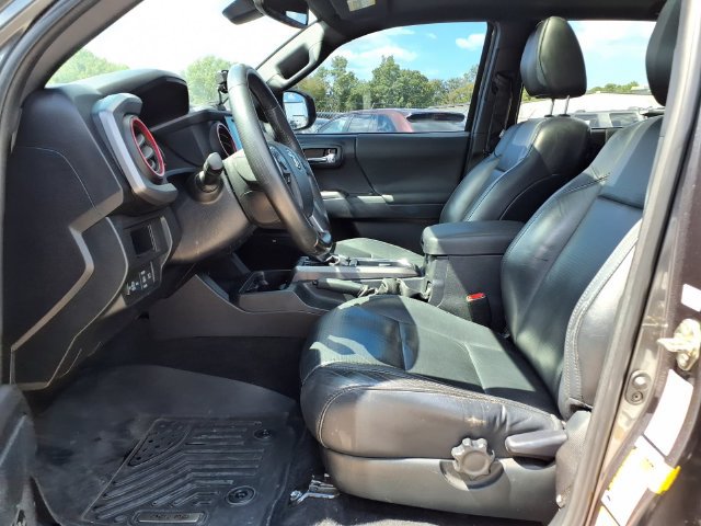 Used 2019 Toyota Tacoma TRD Off-Road AWD/4WD image 17