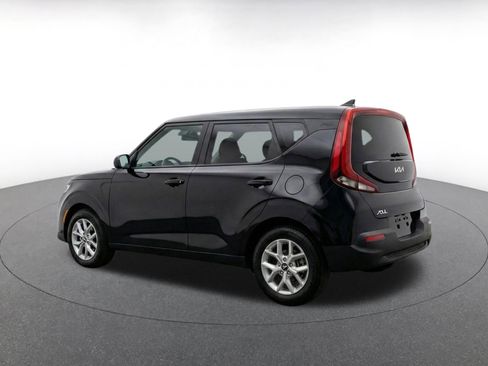 Used 2025 Kia Soul LX w/ LX Technology Package FWD image 7