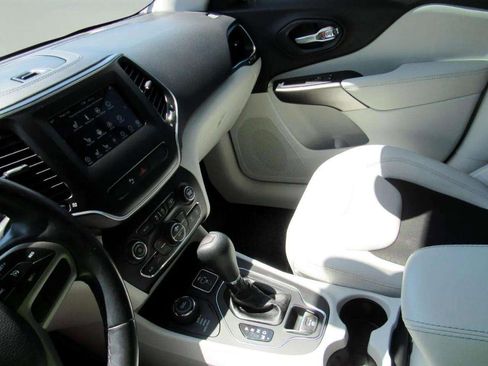 Used 2020 Jeep Cherokee Latitude Plus w/ Comfort/Convenience Group image 30