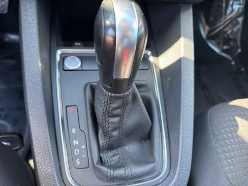 Used 2015 Volkswagen Jetta SE image 36
