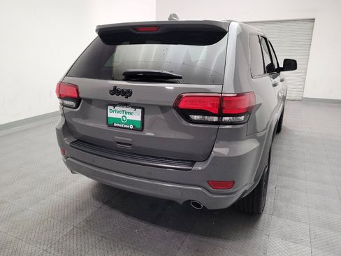 Used 2022 Jeep Grand Cherokee Laredo X RWD image 7