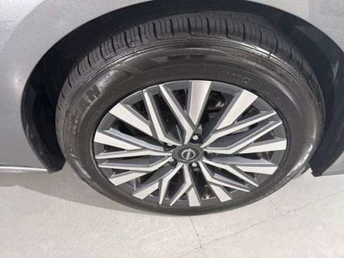 Used 2024 Nissan Altima 2.5 SV FWD image 15