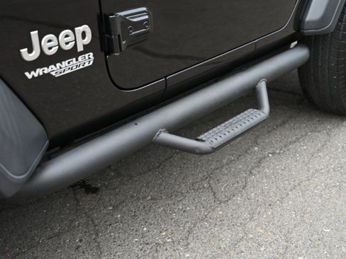 Used 2018 Jeep Wrangler Sport AWD/4WD image 9
