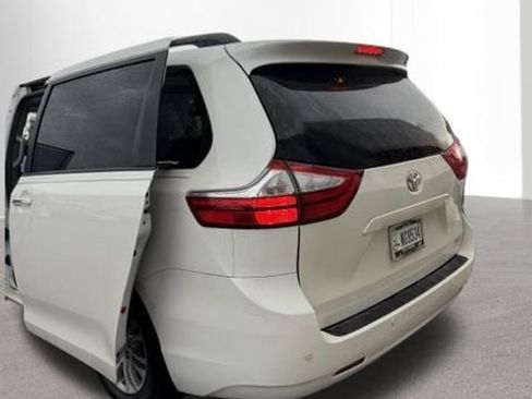 Used 2017 Toyota Sienna XLE Premium FWD image 16