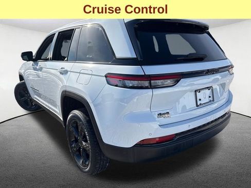 Used 2022 Jeep Grand Cherokee Altitude image 10