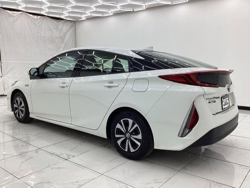 Used 2018 Toyota Prius Prime Premium image 12