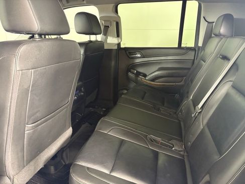 Used 2019 Chevrolet Suburban LT image 41