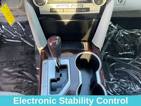 Used 2014 Toyota Camry XLE image 29