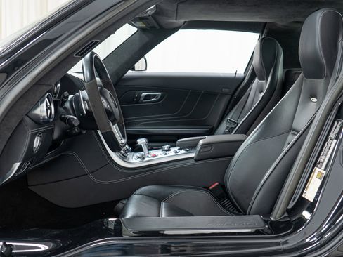 Used 2011 Mercedes-Benz SLS AMG Coupe image 16