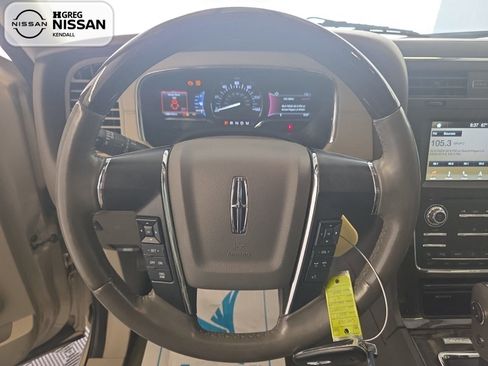 Used 2017 Lincoln Navigator Select AWD/4WD image 9