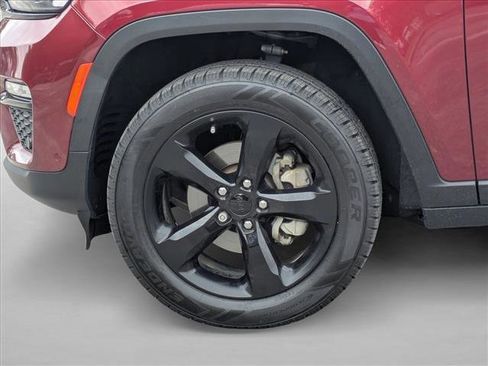Used 2023 Jeep Grand Cherokee Limited w/ Luxury Tech Group II RWD image 9
