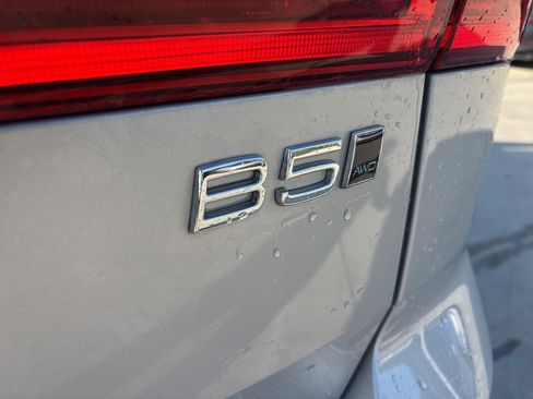 Certified 2023 Volvo XC60 B5 Core image 9