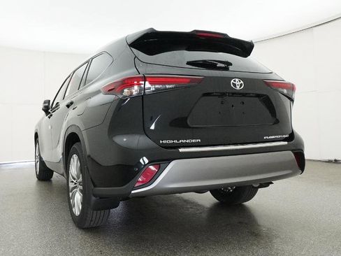 New 2026 Toyota Highlander Platinum image 25