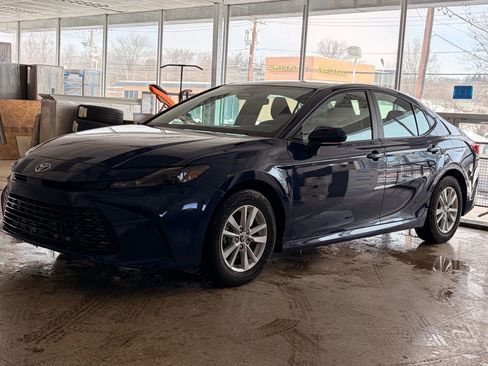 Used 2025 Toyota Camry SE FWD image 48