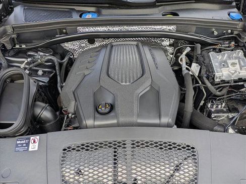 Used 2025 Porsche Macan image 28