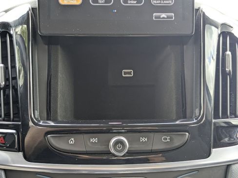 Used 2019 Chevrolet Traverse LT FWD image 25