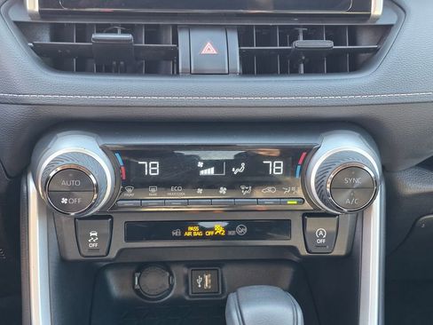 Used 2025 Toyota RAV4 XLE image 21