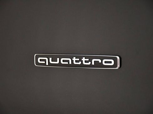 Used 2025 Audi Q5 Premium w/ Convenience Package image 10