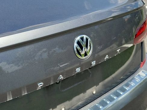 Used 2022 Volkswagen Passat 2.0T SE FWD image 7
