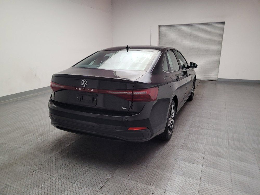 Used 2025 Volkswagen Jetta SE FWD image 7