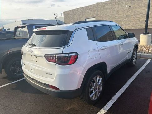 Used 2023 Jeep Compass Latitude image 4