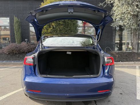 Used 2022 Tesla Model 3 Standard Range image 17