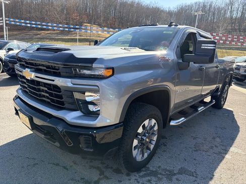 Used 2025 Chevrolet Silverado 2500 Custom w/ Custom Convenience Package image 11