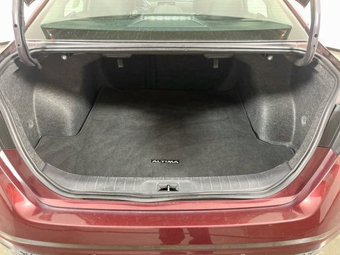 Used 2025 Nissan Altima 2.5 SV FWD image 8