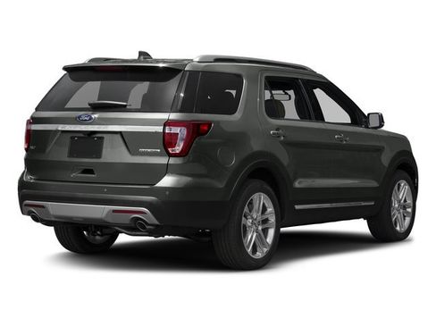 Used 2017 Ford Explorer XLT w/ Equipment Group 201A AWD/4WD image 5