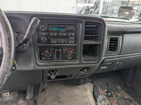 Used 2005 GMC Sierra 2500 SLE w/ Skid Plate Package image 10