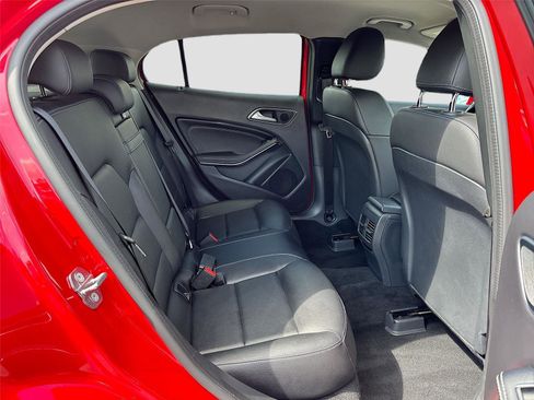 Used 2020 Mercedes-Benz GLA 250 w/ Premium Package image 25