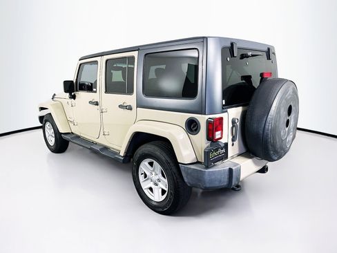Used 2017 Jeep Wrangler Unlimited Sahara w/ Max Tow Package AWD/4WD image 5