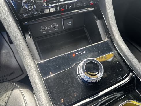 Used 2023 Jeep Grand Cherokee Altitude image 33