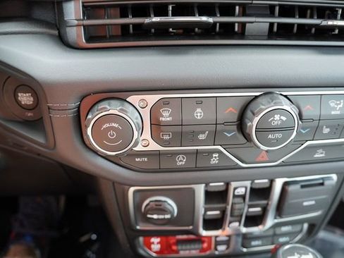 New 2025 Jeep Wrangler Unlimited Rubicon w/ Steel Bumper Group image 13