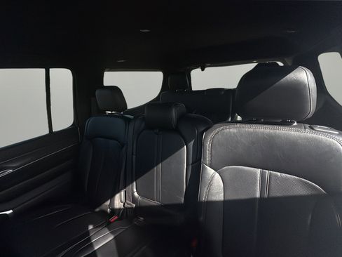 Used 2024 Jeep Wagoneer Series II w/ Flexible Seating Group RWD image 14