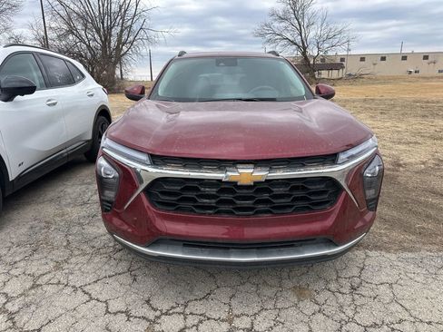 Used 2025 Chevrolet Trax LT image 14