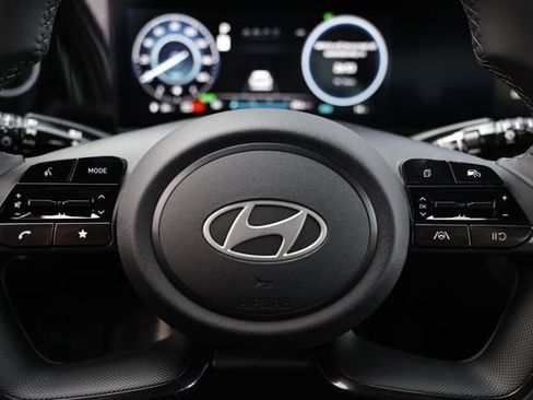 New 2025 Hyundai Elantra SEL image 11