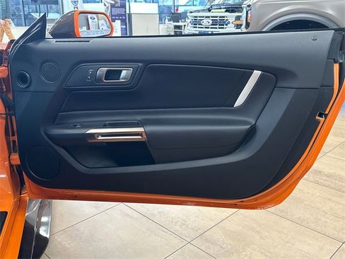 Used 2020 Ford Mustang Shelby GT500 w/ Technology Package image 12