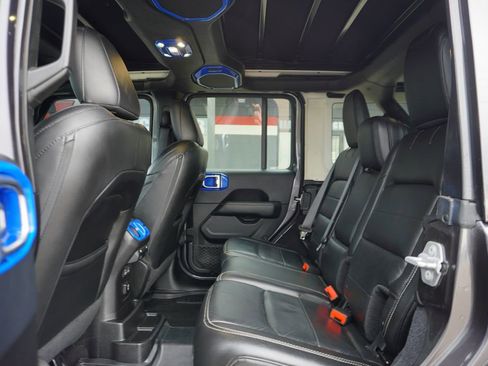 Used 2018 Jeep Wrangler Unlimited Sahara image 25