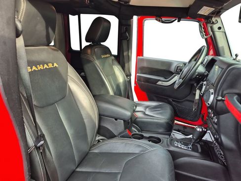 Used 2015 Jeep Wrangler Unlimited Sahara w/ Connectivity Group AWD/4WD image 15