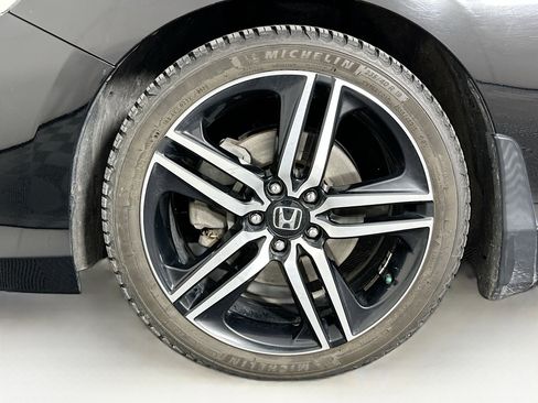 Used 2017 Honda Accord Touring image 11